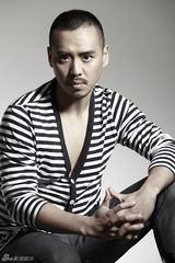 组图：侯剑时尚写真展十足男人味