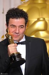 高清组图：奥斯卡后台获奖众星举金人光彩照人