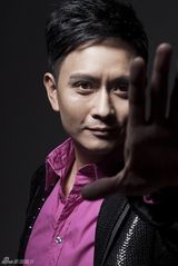 组图：谢君豪西装写真神采飞扬 舞台之王展王者风范