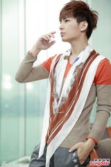 组图：炎亚轮精美写真 享受刻骨铭心恋爱