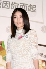 组图：陈慧琳白色连衣裙亮相 称想再生一女儿