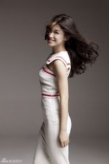 组图：朱珠拍清新写真集 清新简约大方