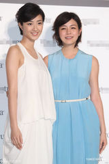 组图：桂纶镁陈妍希首次同场代言 相互欣赏不怕PK