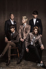 高清组图：韩团NU'EST冬季写真大秀美少年范儿