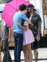 组图：比伯女友赛琳娜新片吻戏曝光