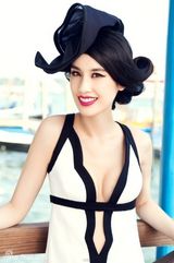 组图：黄圣依时髦“帽子控”时尚加分