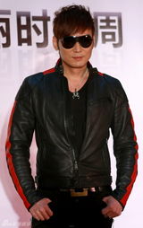 组图：李小璐贾乃亮孙菲菲等众星出席时尚活动