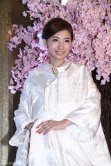 组图：TVB女星陈爽穿日式礼服结婚 强调自己很爱国