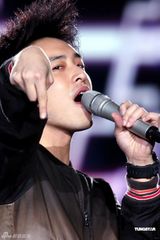 组图：潘玮柏亮相南宁国际民歌节 歌迷疯狂追捧