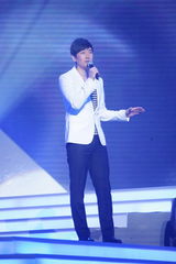 高清组图：新浪网络盛典 满江献唱《中华诵》