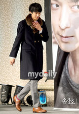 幻灯图集：宋康昊姜东元出席新片发布会 讲兄弟情