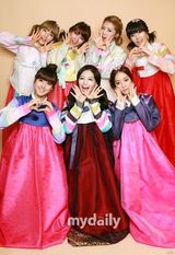 组图：组合Rainbow穿韩服拍写真 为粉丝送中秋祝福