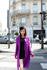 高清：巩新亮赴法打造新姿态 摩登女郎行走巴黎