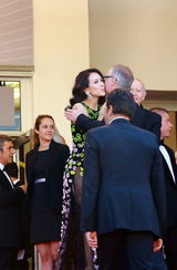 组图：戛纳电影节闭幕式红毯 章子怡走光