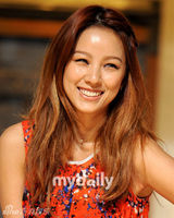 组图：李孝利郑才衡出席音乐节目《U&I》发布会