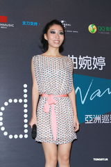 组图：曲婉婷香港音乐会 否认借版权事件炒作