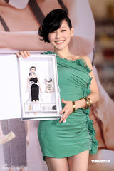 幻灯图集：小S风骚热舞大秀S身形 尽显火辣曲线