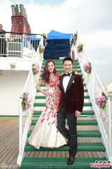 刘璇婚礼直击：游轮派对着个性婚纱似火凤凰