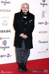 组图：韩星文彩苑性感出席活动 安贞焕夫妇等亮相