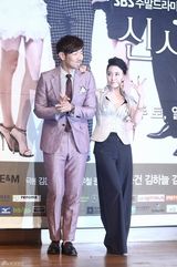 高清组图：张东健金荷娜亮相《绅士的品格》发布会