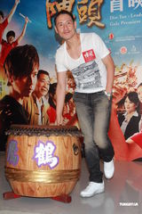组图：柯有伦携《阵头》杀到香港 张学友曾志伟撑场
