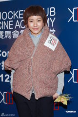 组图：林嘉欣亮相厚外套遮掩腹部否认再度怀孕