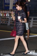 组图：少女时代泰妍Tiffany机场照性感优雅