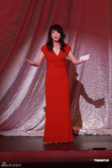 组图：高海宁无线巡礼性感出位 胡杏儿露事业线