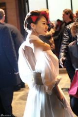 组图：林鹏巴黎时装周玩转换装 梦露造型受追捧