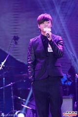 组图：吴雨霏唱失恋歌 许志安称郑秀文难讨好