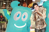 高清图集：黄奕任世博大使宣传 单薄穿着感动海宝