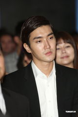 组图：纪文蕙大婚性感露半球 曾之乔杨佑宁也想婚