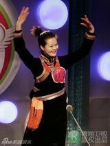 高清图：花儿西宁唱区秀民族盛装 用心良苦细节取胜