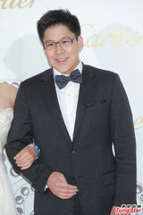 组图：郭晶晶携夫恩爱亮相 如再怀胎想生女儿