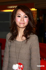 幻灯图集：邓丽欣笑言重要相片不上传到网络 