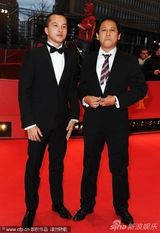 组图：《动物园的明信片》首映 切丽尔获导演护花