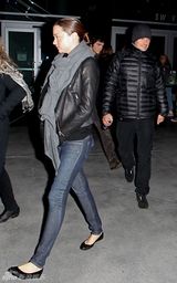 高清组图：奥兰多-布鲁姆秀恩爱 精灵王子护大肚娇妻