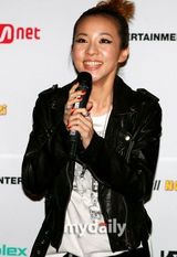 组图：2NE1举行新闻发布会 公开新专辑主打歌MV