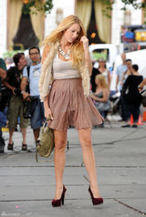 高清组图：布莱克-弗莱利亮相片场 笑容阳光