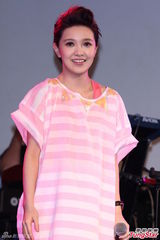 组图：郭采洁季欣霈助阵徐佳莹个唱掀可爱高潮