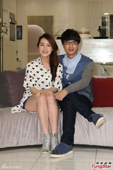 组图：唐禹哲Darren搞笑逗趣 新剧上演滚床秀