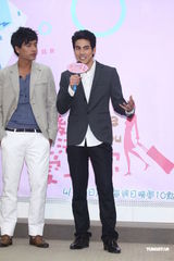 组图：杨丞琳出席新戏首映会 “醉”爱张孝全