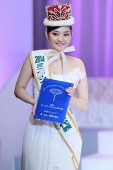 组图：日本小姐冠军泳装照 21岁学生力压群芳