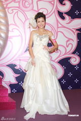 组图：陈豪陈茵媺“预演婚礼” 甜蜜否认同居