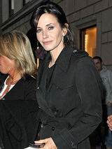 幻灯：洛佩兹出席《就是这样》首映 休杰克曼搞慈善