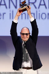 组图：詹弗兰科凭《罗马环城高速》获金狮奖