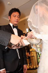 高清：罗嘉良与苏岩交换戒指亲吻 新娘喜极而泣