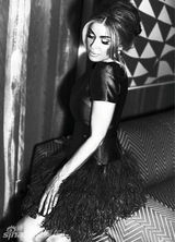 组图：卡门-伊莱克特拉登《Schon》杂志 造型复古