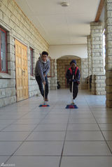 组图：李治廷非洲亲善之旅 探访孤儿亲自献爱心