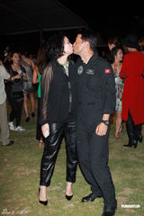 组图：袁咏仪现身时尚派对 王敏德驾直升机现身